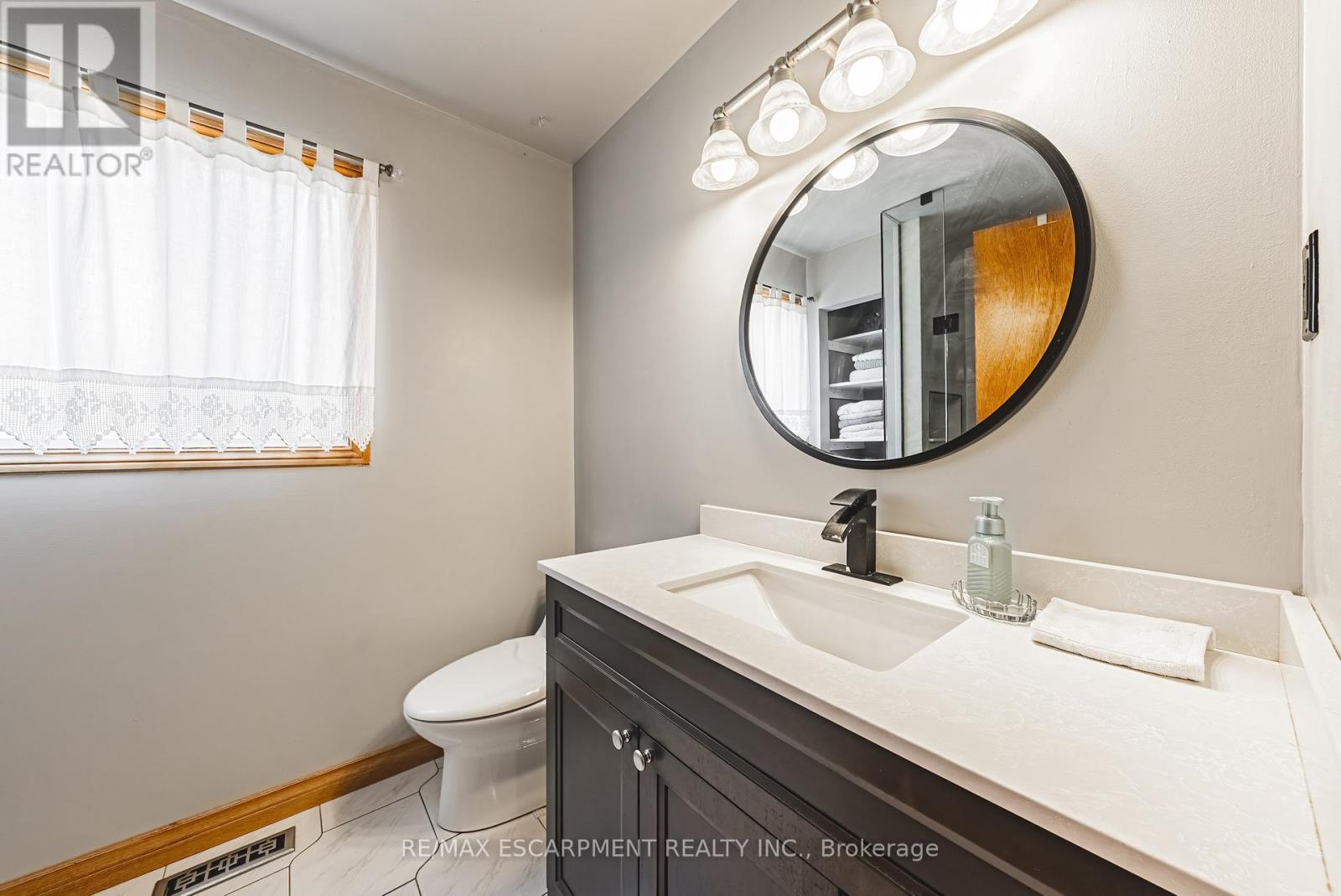 19 Glenhaven Court, Hamilton (Gilkson), Ontario  L9C 7G4 - Photo 13 - X12442890