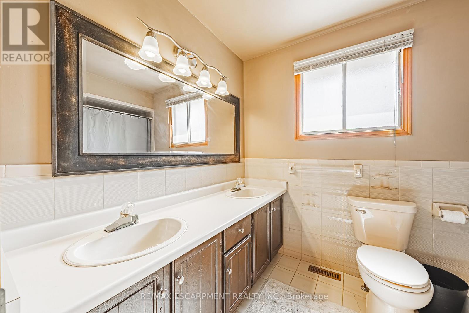 19 Glenhaven Court, Hamilton (Gilkson), Ontario  L9C 7G4 - Photo 19 - X12442890