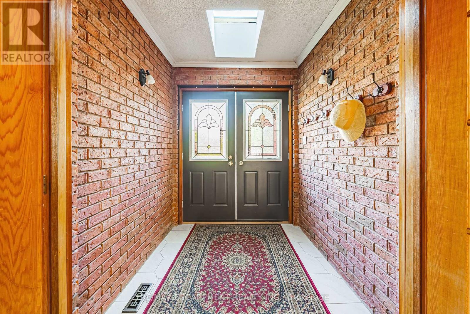 19 Glenhaven Court, Hamilton (Gilkson), Ontario  L9C 7G4 - Photo 3 - X12442890
