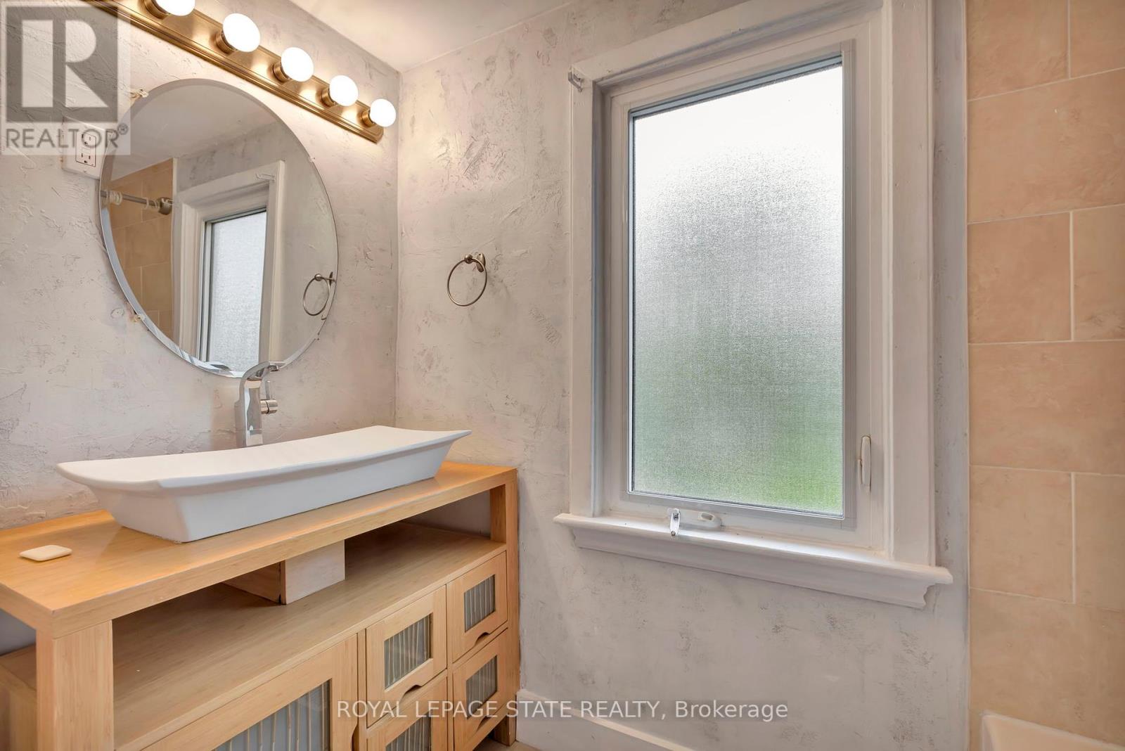 121 King Street E, Hamilton (Stoney Creek), Ontario  L8G 1L2 - Photo 22 - X12442913