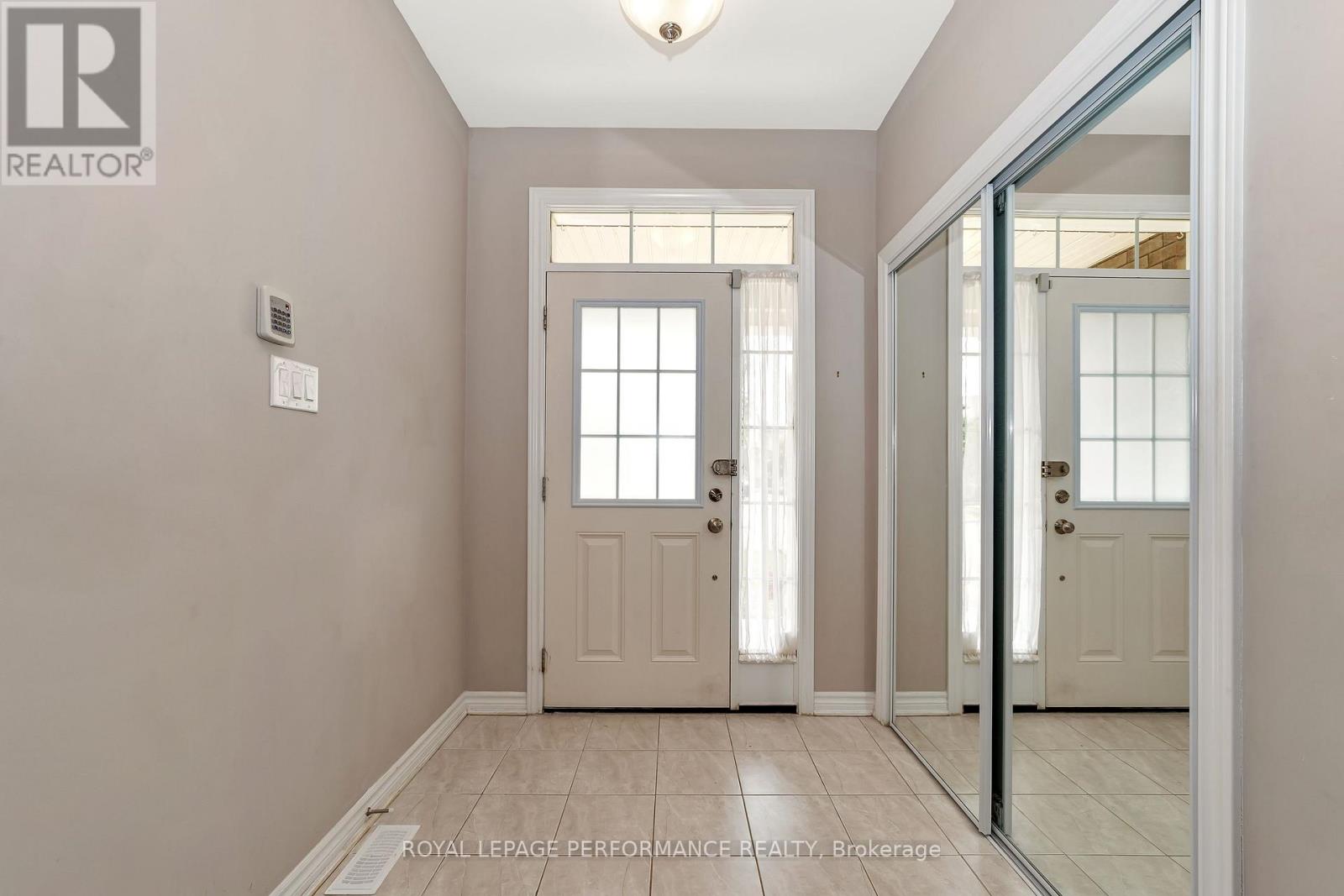 16 Sweetbay Circle, Ottawa, Ontario  K2S 0W8 - Photo 5 - X12407529
