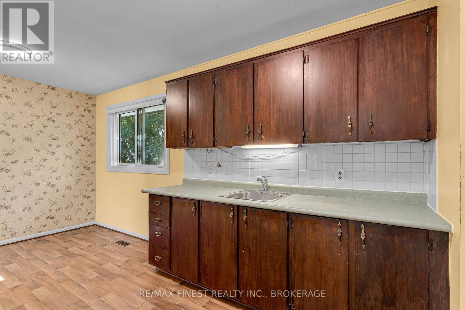 704 Aylmer Crescent, Kingston, Ontario  K7M 6L9 - Photo 10 - X12443136