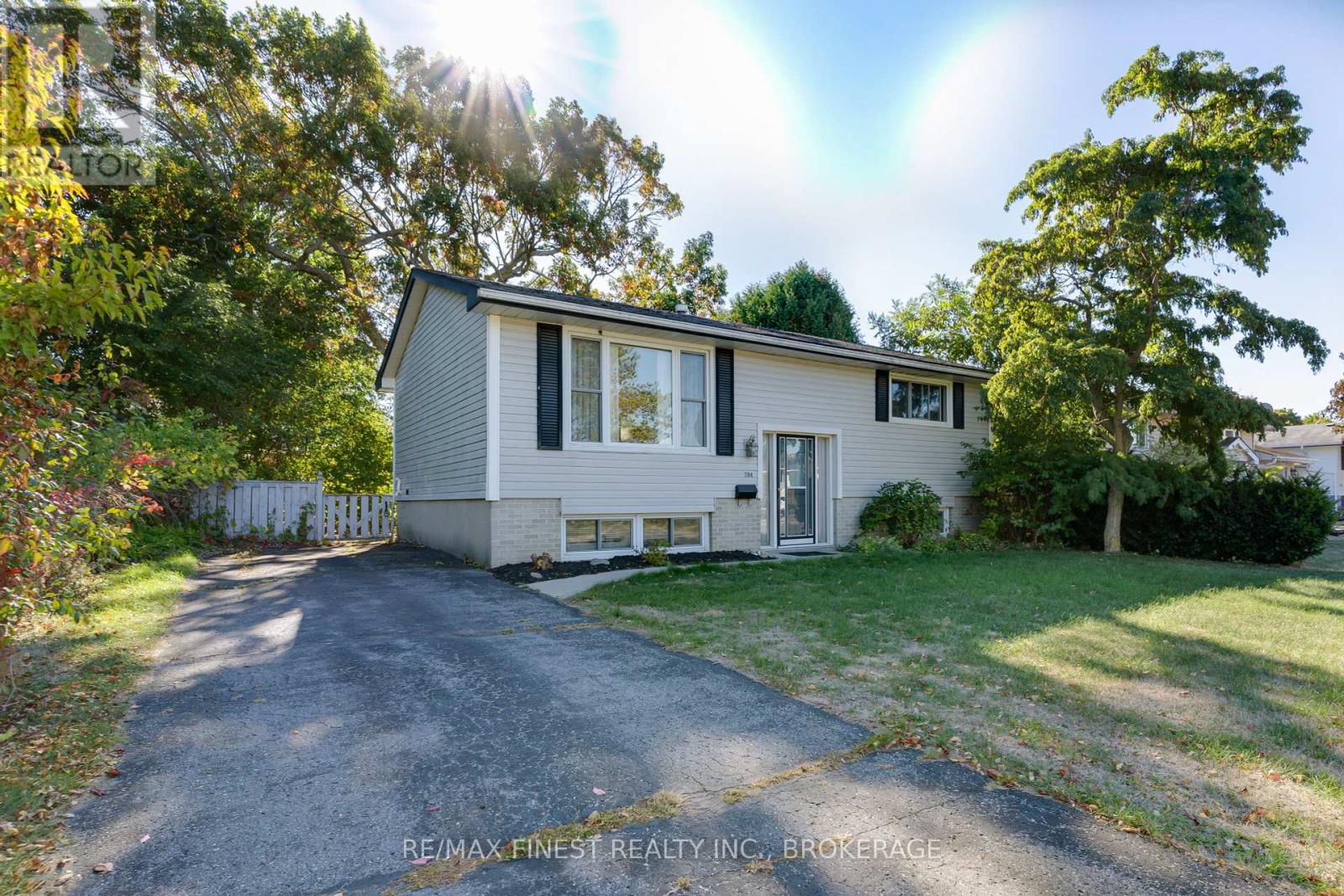 704 Aylmer Crescent, Kingston, Ontario  K7M 6L9 - Photo 2 - X12443136