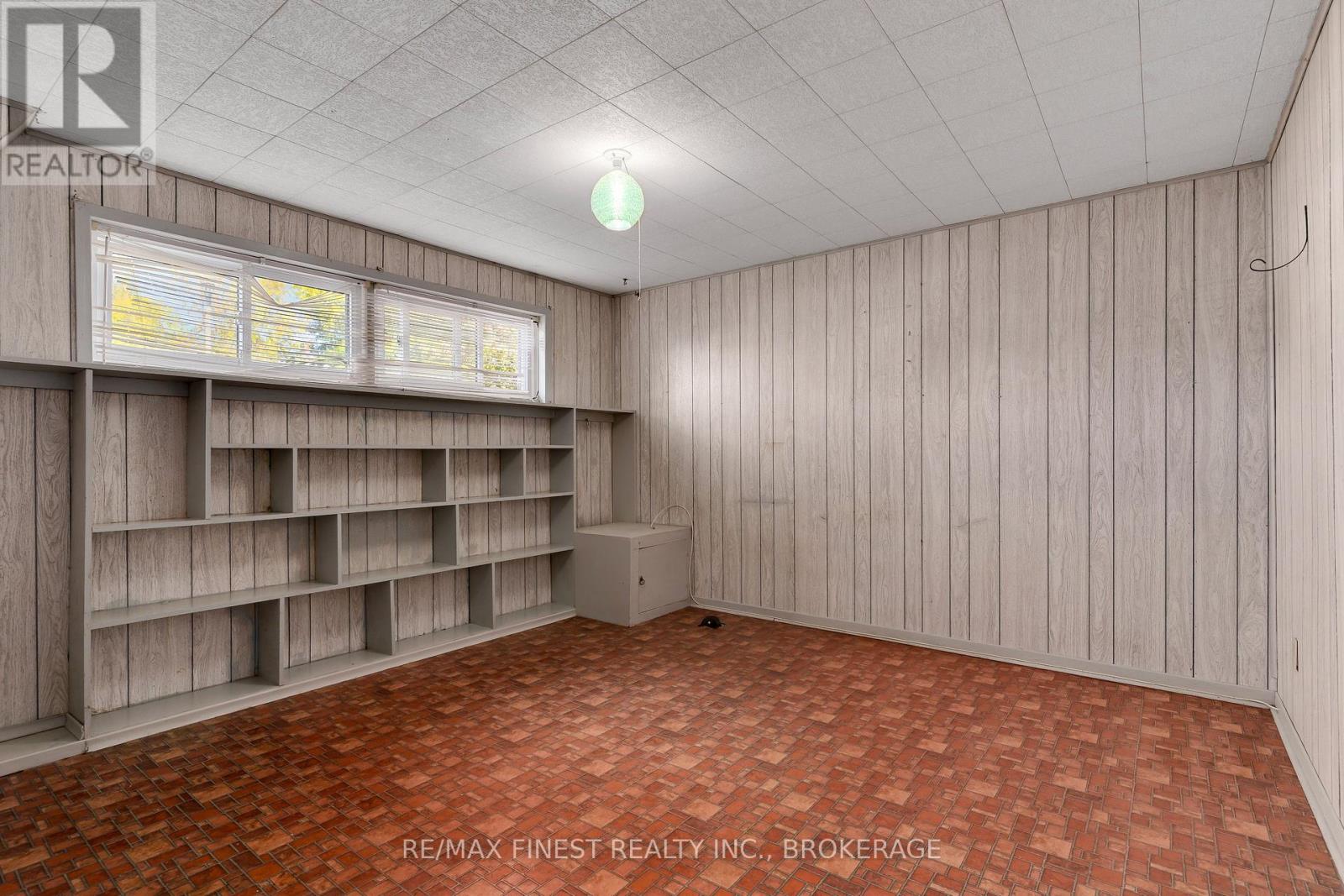 704 Aylmer Crescent, Kingston, Ontario  K7M 6L9 - Photo 25 - X12443136