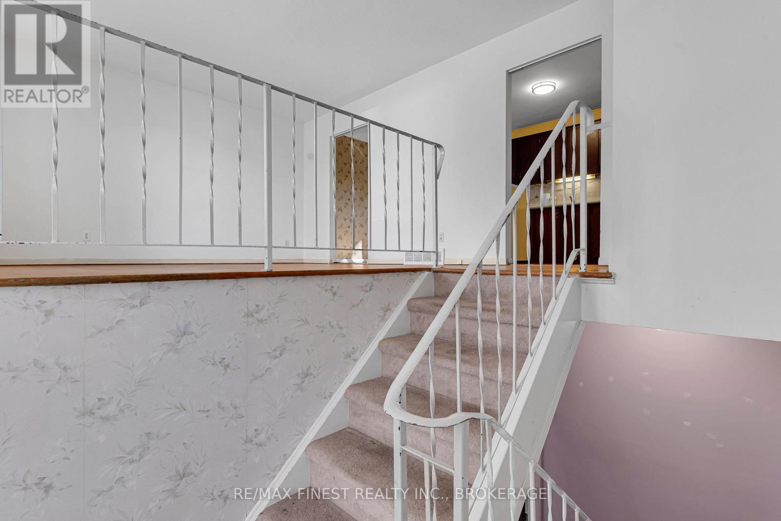 704 Aylmer Crescent, Kingston, Ontario  K7M 6L9 - Photo 4 - X12443136