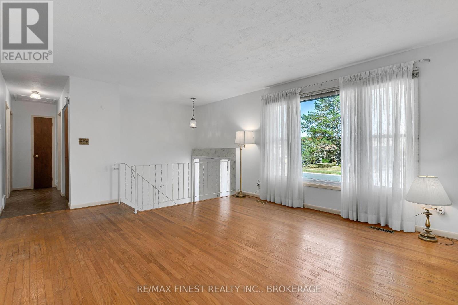 704 Aylmer Crescent, Kingston, Ontario  K7M 6L9 - Photo 6 - X12443136