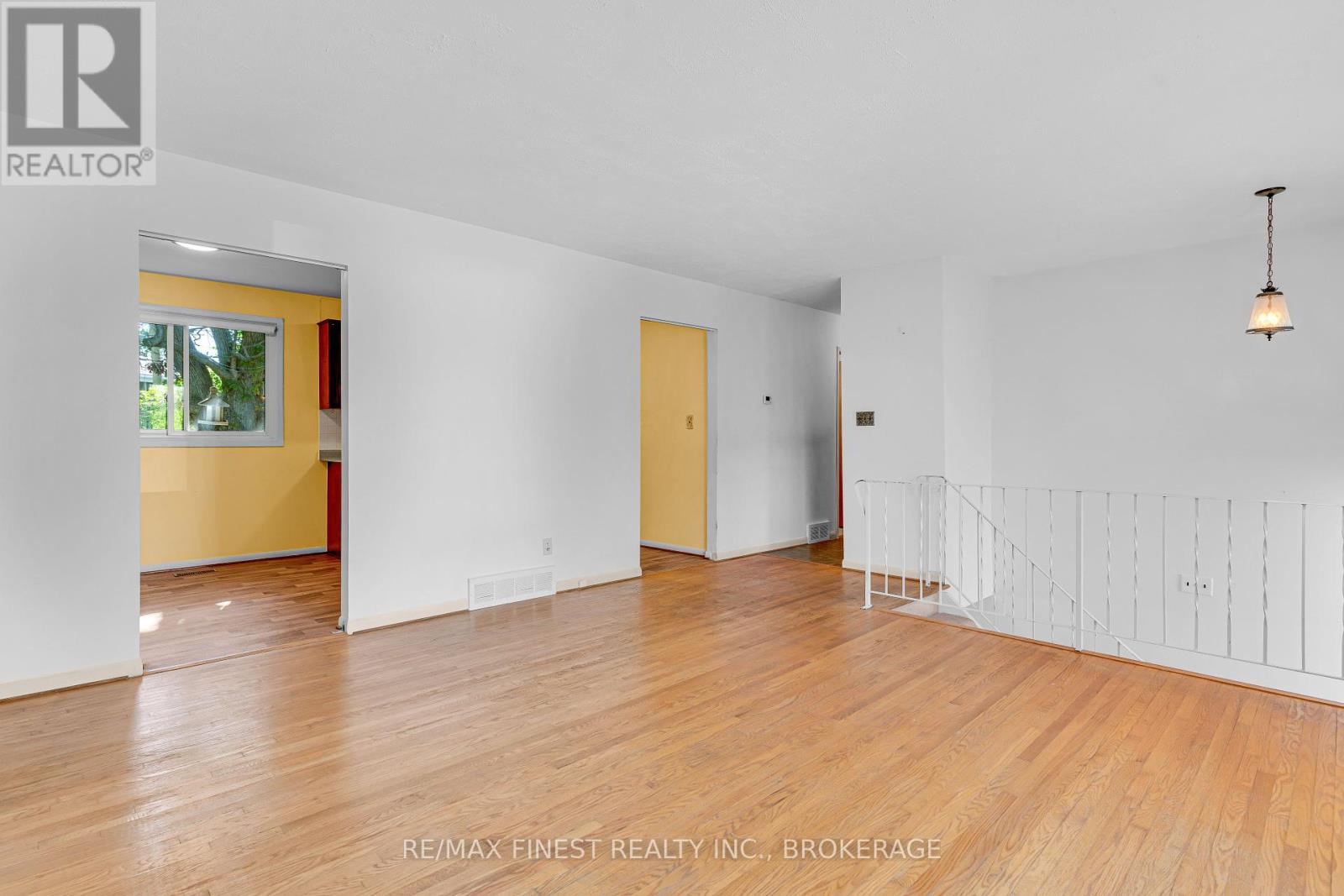 704 Aylmer Crescent, Kingston, Ontario  K7M 6L9 - Photo 7 - X12443136