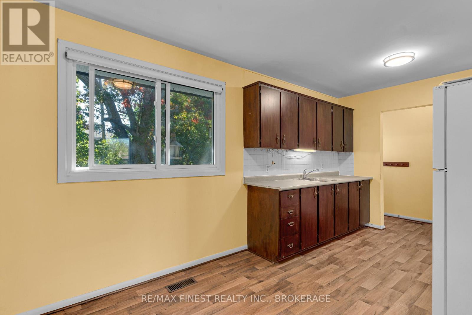 704 Aylmer Crescent, Kingston, Ontario  K7M 6L9 - Photo 9 - X12443136