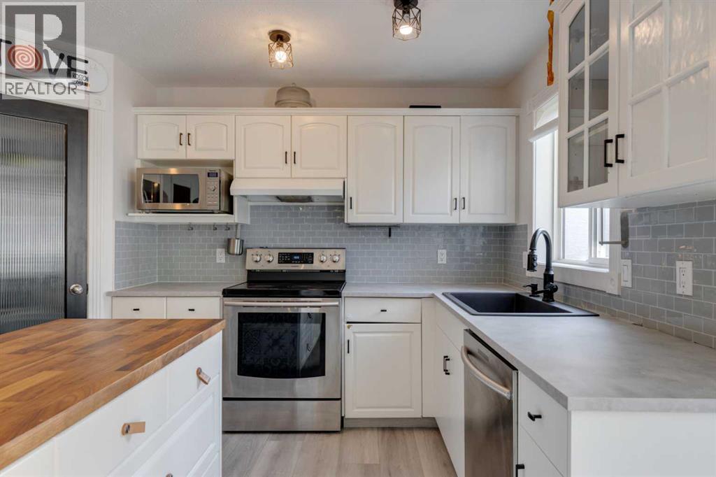 1374 Strathcona Drive Sw, Calgary, Alberta  T3H 4M1 - Photo 6 - A2256397