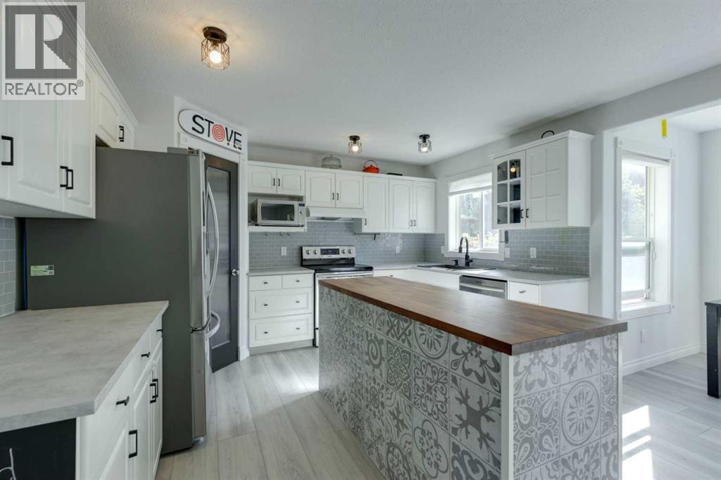 1374 Strathcona Drive Sw, Calgary, Alberta  T3H 4M1 - Photo 4 - A2256397