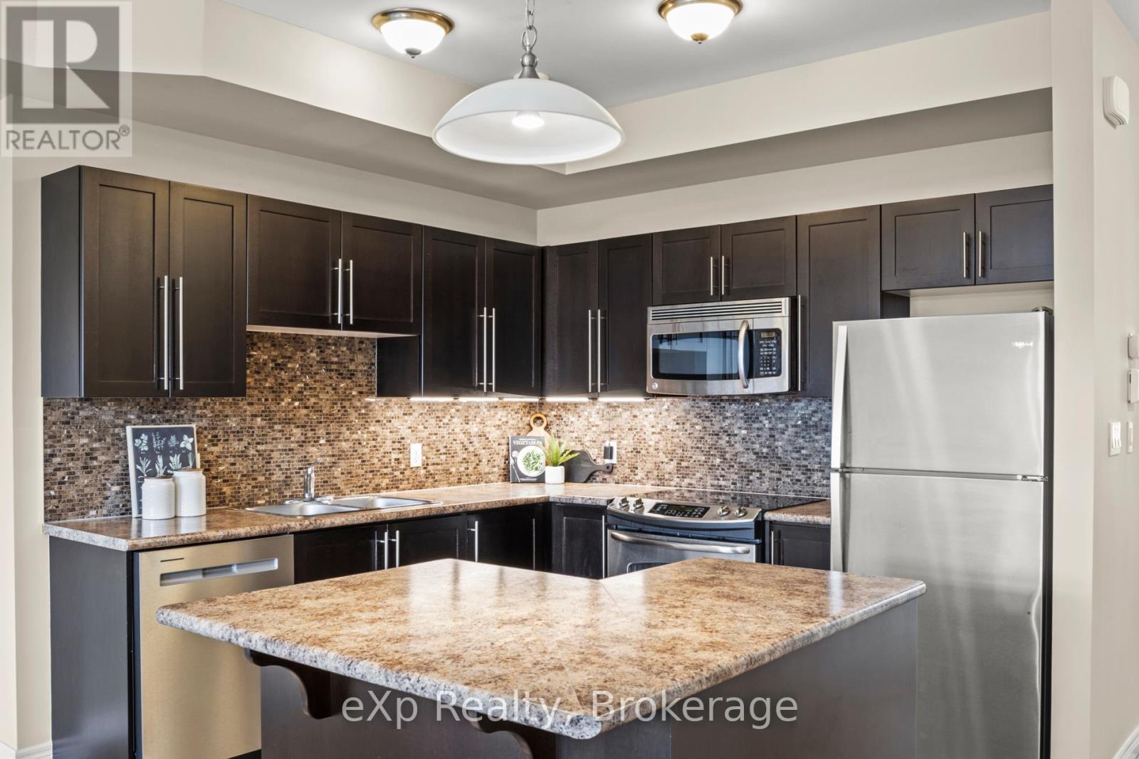 74a Cardigan Street, Guelph (Downtown), Ontario  N1H 0A4 - Photo 8 - X12443158