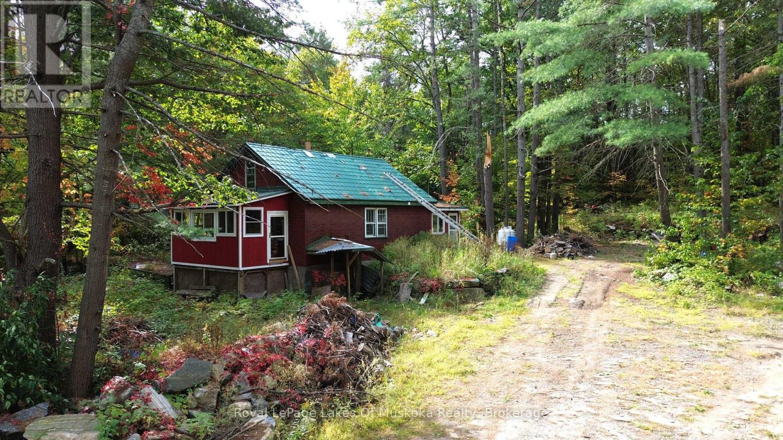 1011 West Black Lake Road, Muskoka Lakes (Wood (Muskoka Lakes)), Ontario  P0C 1M0 - Photo 1 - X12443170