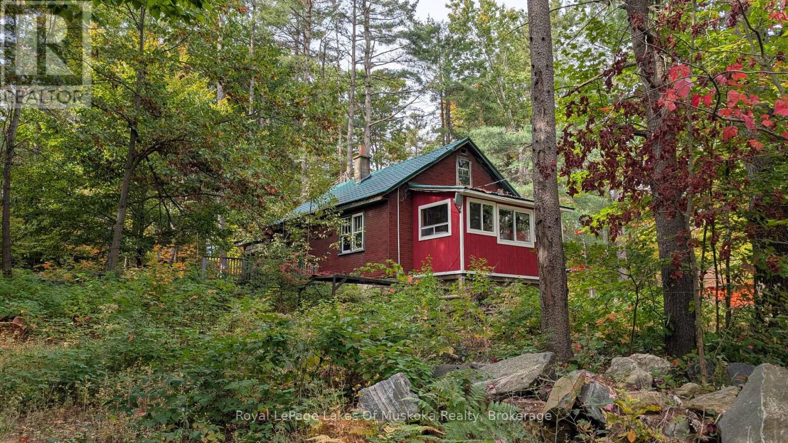 1011 West Black Lake Road, Muskoka Lakes (Wood (Muskoka Lakes)), Ontario  P0C 1M0 - Photo 2 - X12443170