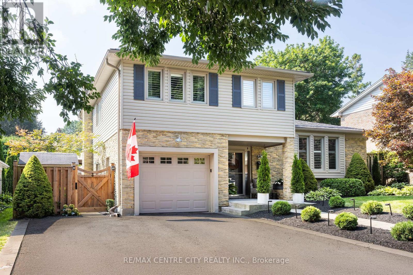 144 Springfield Crescent, London South (South B), Ontario  N6K 2T6 - Photo 1 - X12443198