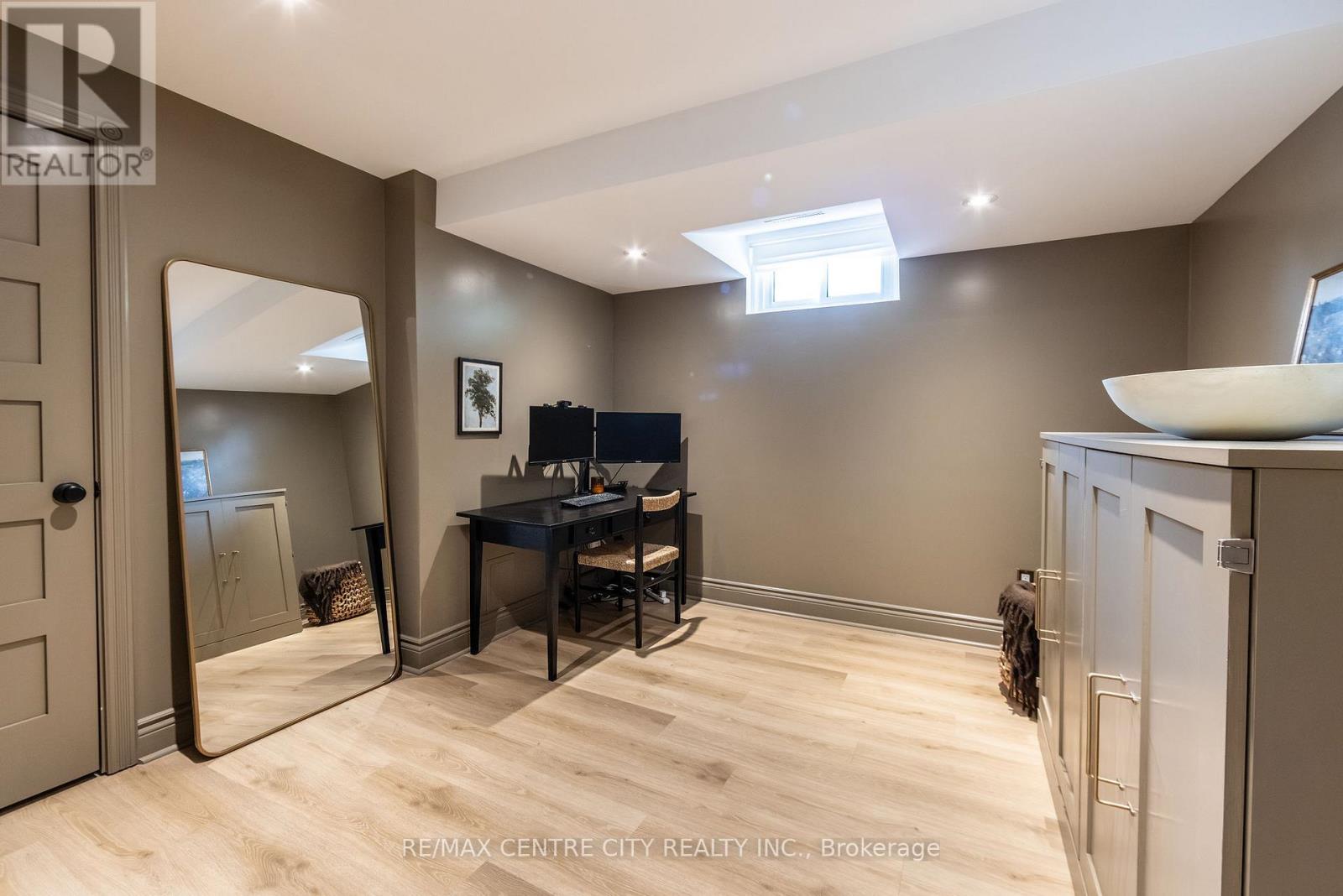 144 Springfield Crescent, London South (South B), Ontario  N6K 2T6 - Photo 30 - X12443198