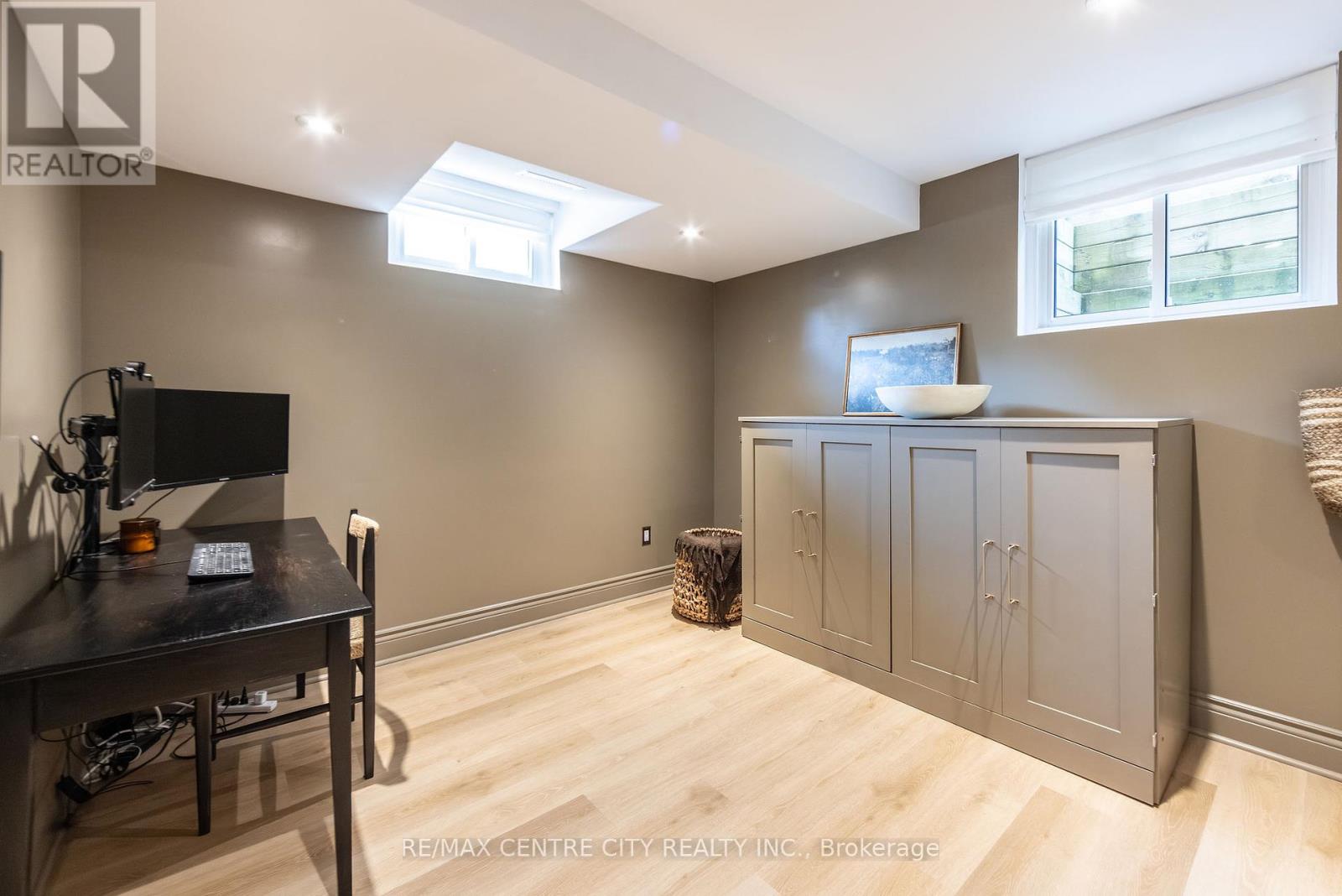 144 Springfield Crescent, London South (South B), Ontario  N6K 2T6 - Photo 31 - X12443198