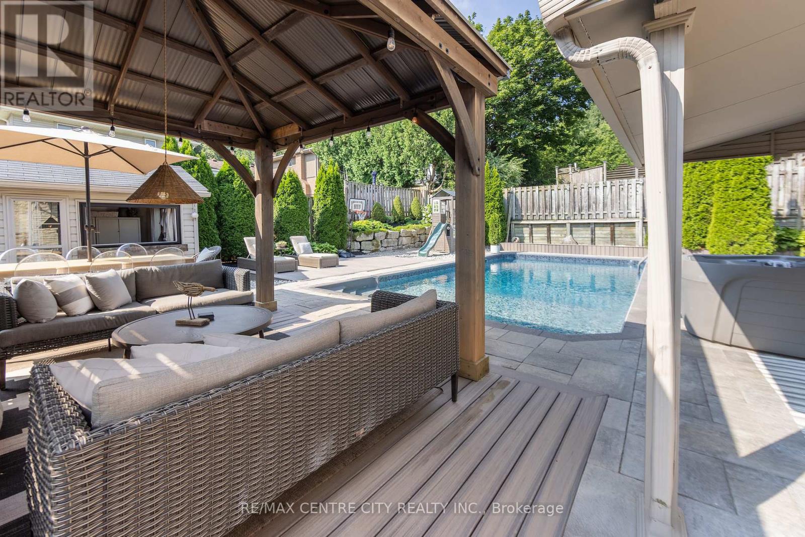 144 Springfield Crescent, London South (South B), Ontario  N6K 2T6 - Photo 33 - X12443198