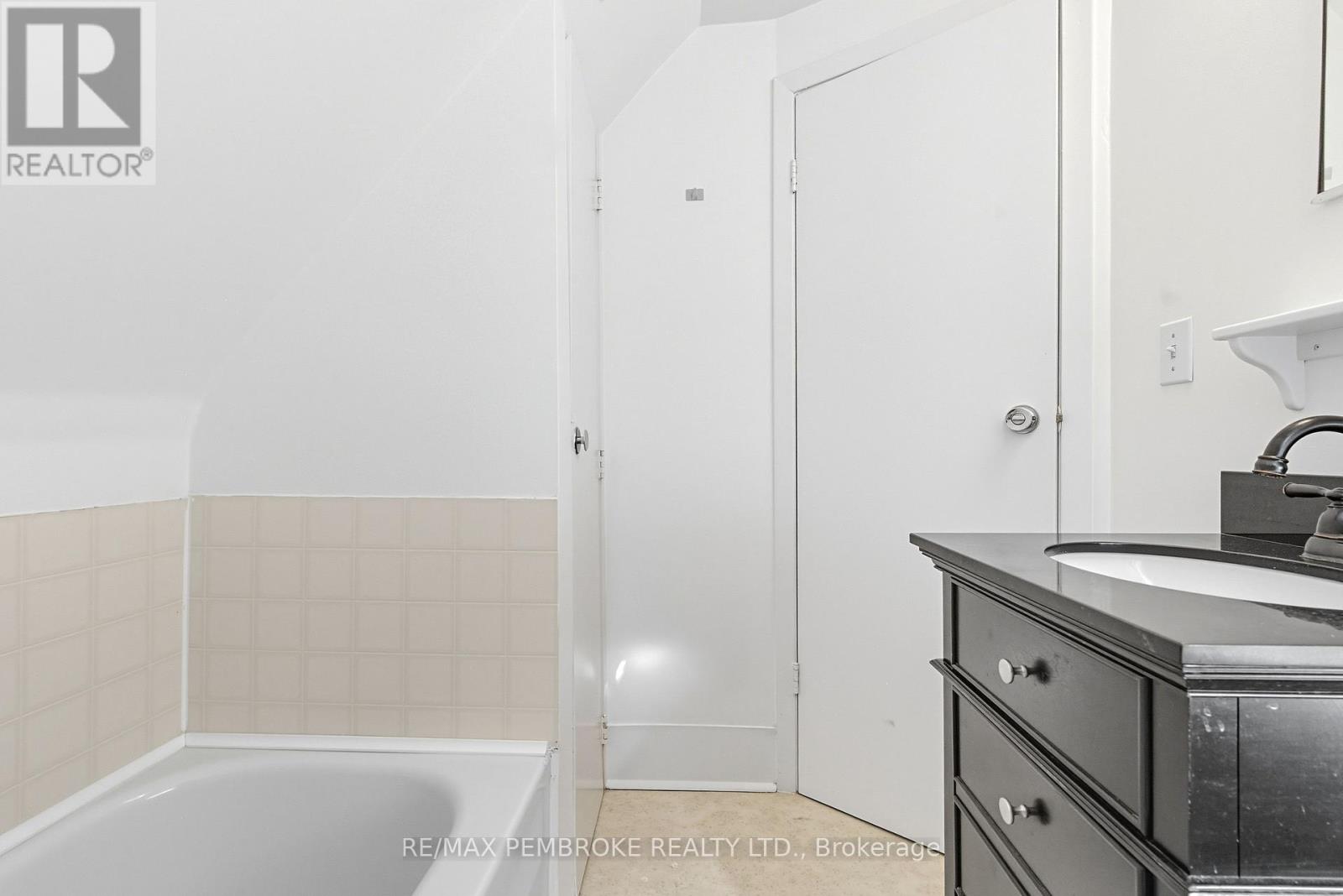 459 Draper Street, Pembroke, Ontario  K8A 4X3 - Photo 22 - X12407950