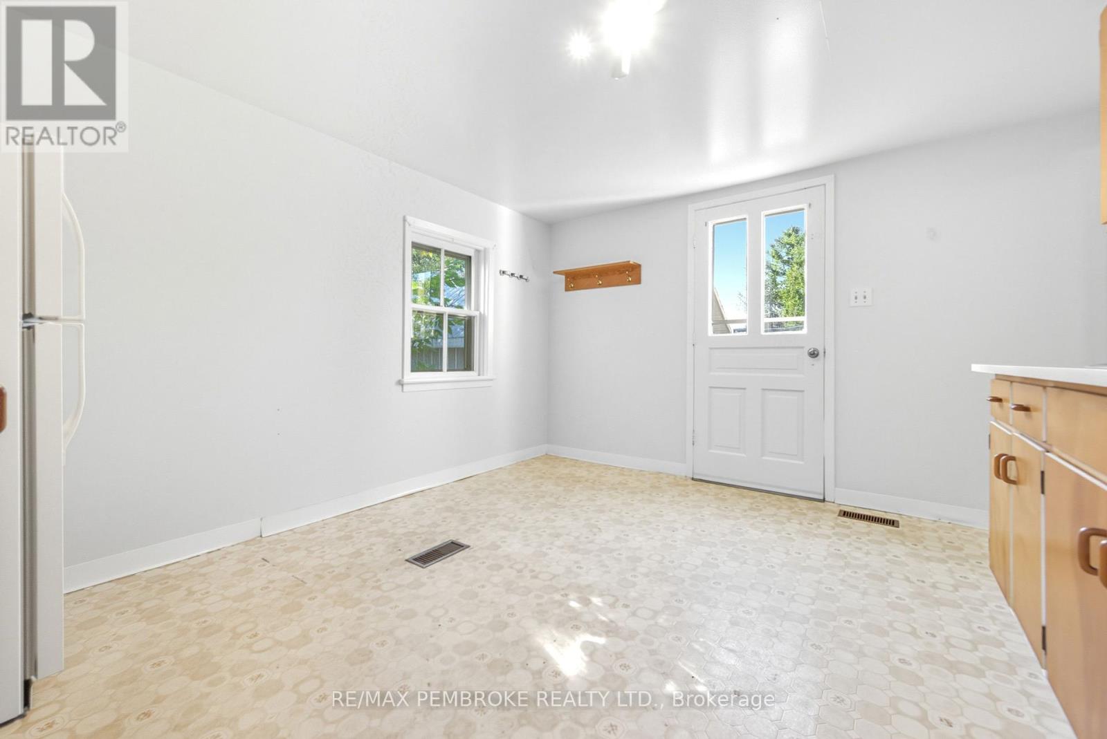 459 Draper Street, Pembroke, Ontario  K8A 4X3 - Photo 15 - X12407950