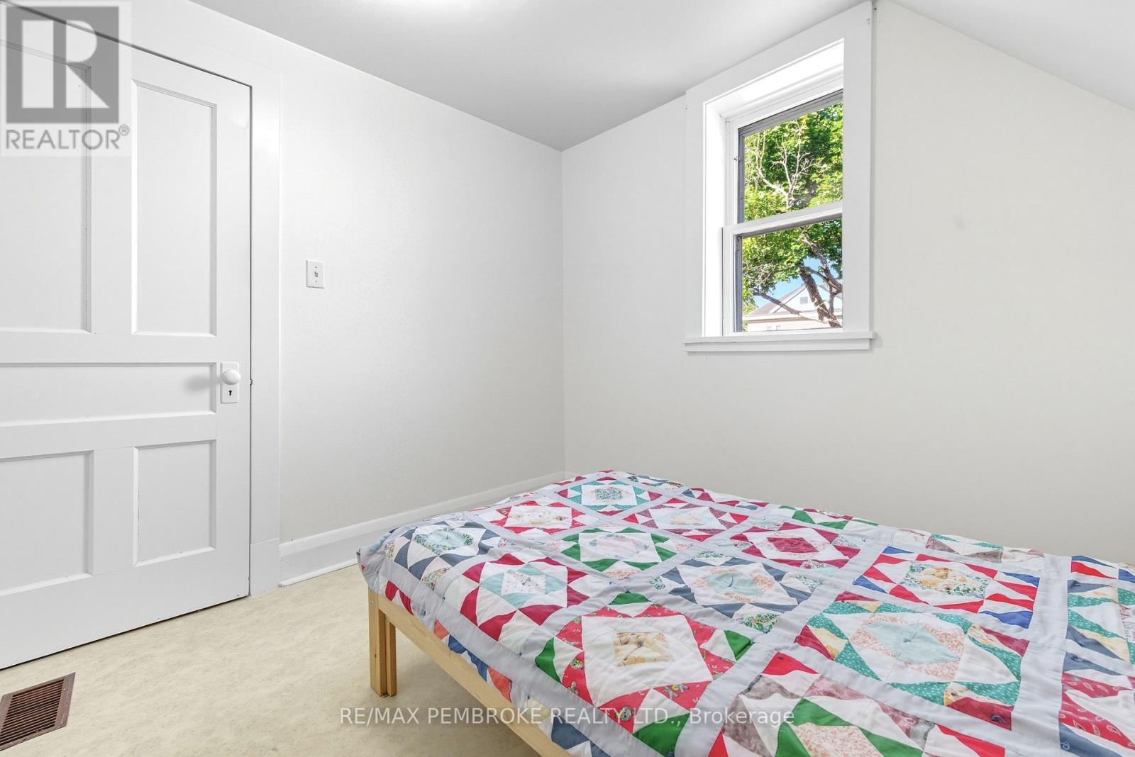 459 Draper Street, Pembroke, Ontario  K8A 4X3 - Photo 17 - X12407950
