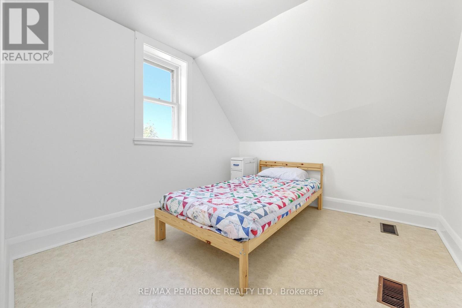 459 Draper Street, Pembroke, Ontario  K8A 4X3 - Photo 16 - X12407950