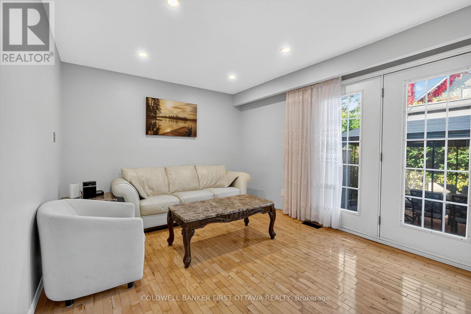 6 Pennington Lane, Ottawa, Ontario  K1B 4X7 - Photo 14 - X12443132