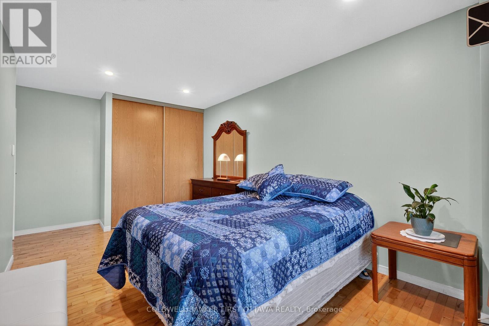 6 Pennington Lane, Ottawa, Ontario  K1B 4X7 - Photo 24 - X12443132