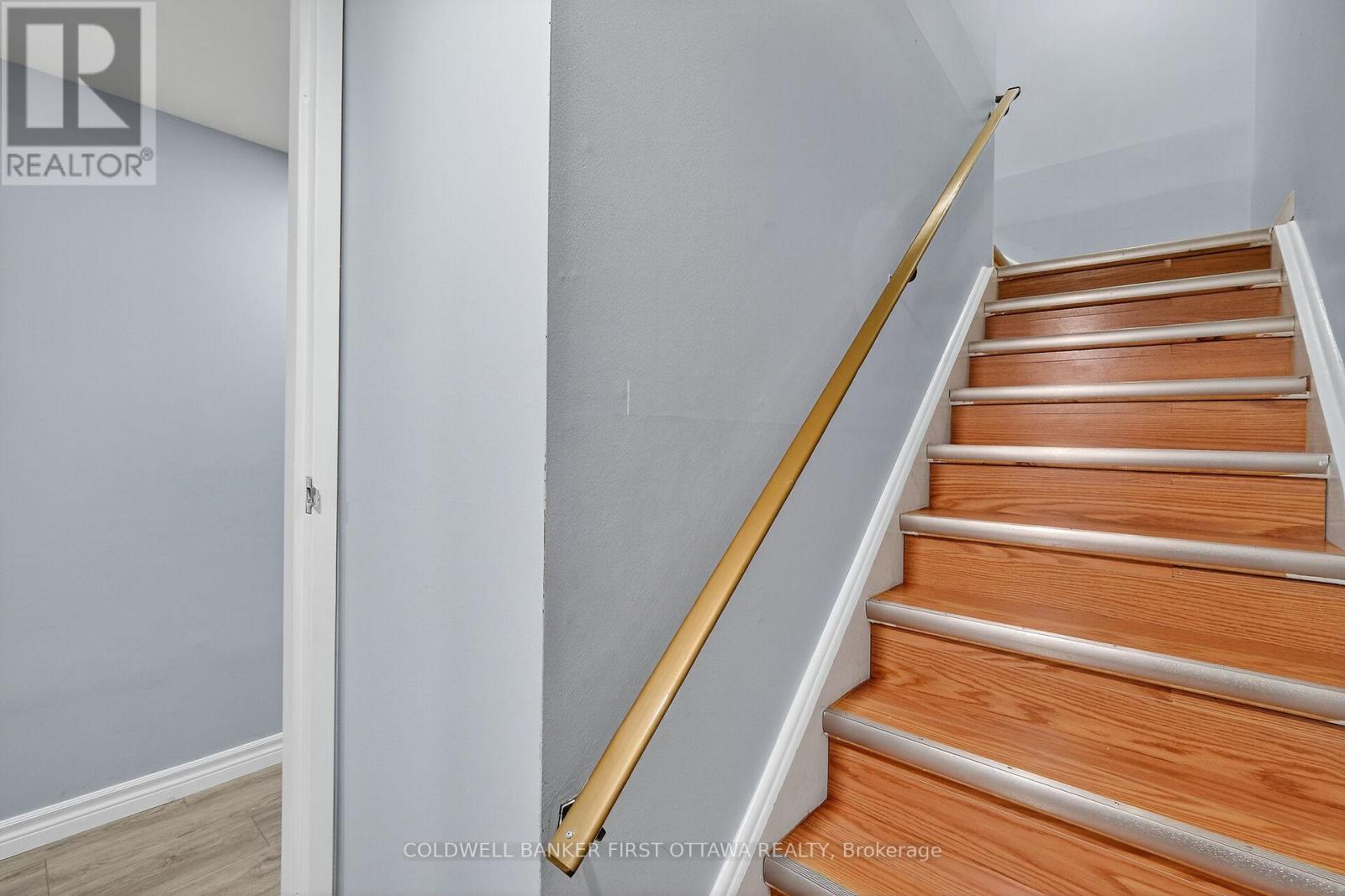 6 Pennington Lane, Ottawa, Ontario  K1B 4X7 - Photo 27 - X12443132
