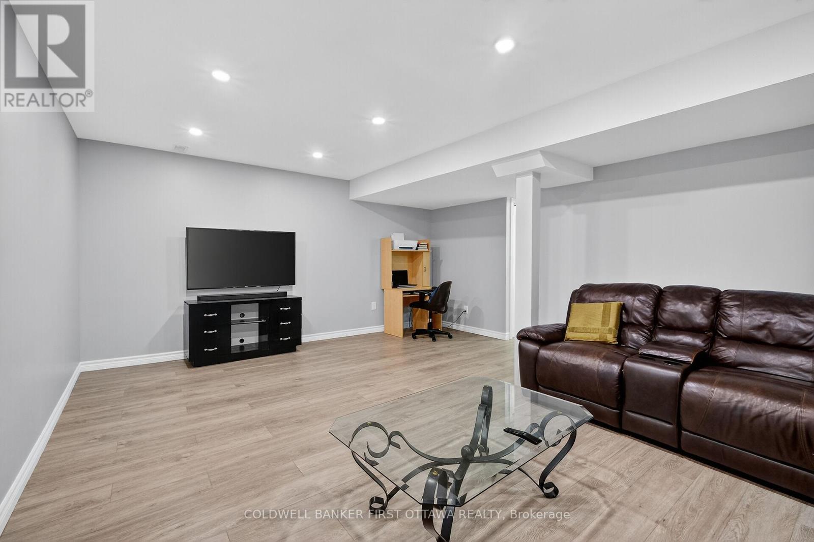 6 Pennington Lane, Ottawa, Ontario  K1B 4X7 - Photo 28 - X12443132