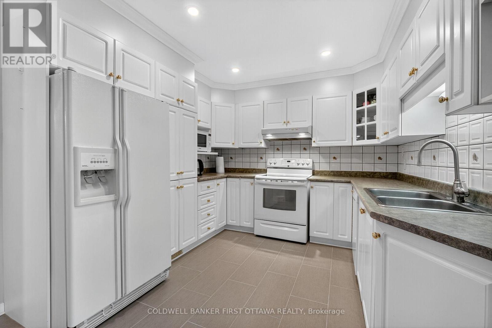 6 Pennington Lane, Ottawa, Ontario  K1B 4X7 - Photo 7 - X12443132