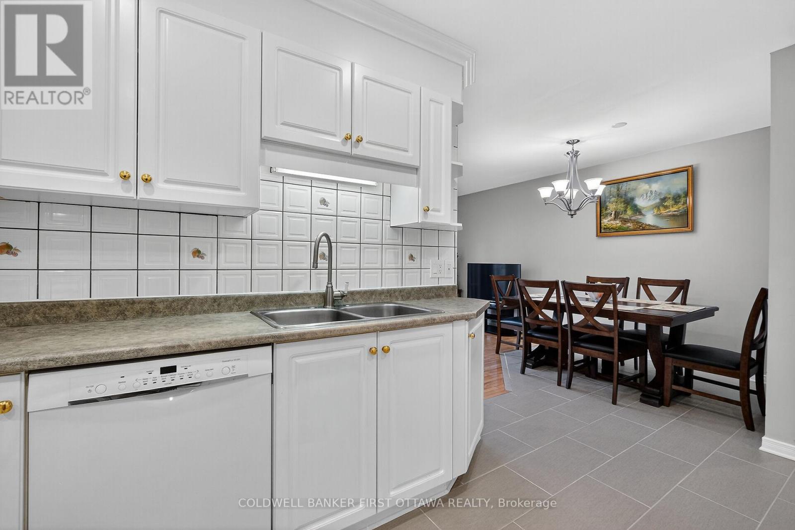 6 Pennington Lane, Ottawa, Ontario  K1B 4X7 - Photo 9 - X12443132