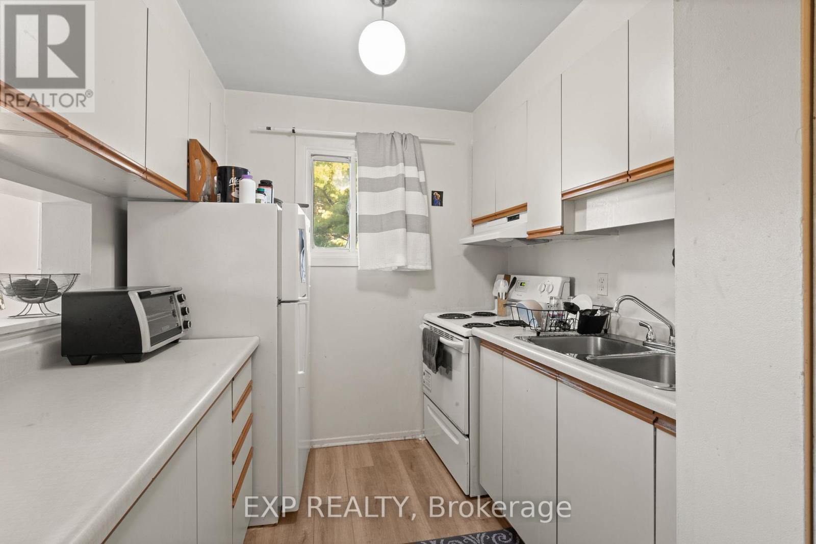 309 - 214 Viewmount Drive, Ottawa, Ontario  K2E 7X3 - Photo 3 - X12443179
