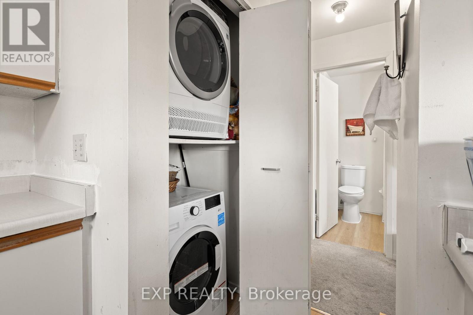 309 - 214 Viewmount Drive, Ottawa, Ontario  K2E 7X3 - Photo 5 - X12443179