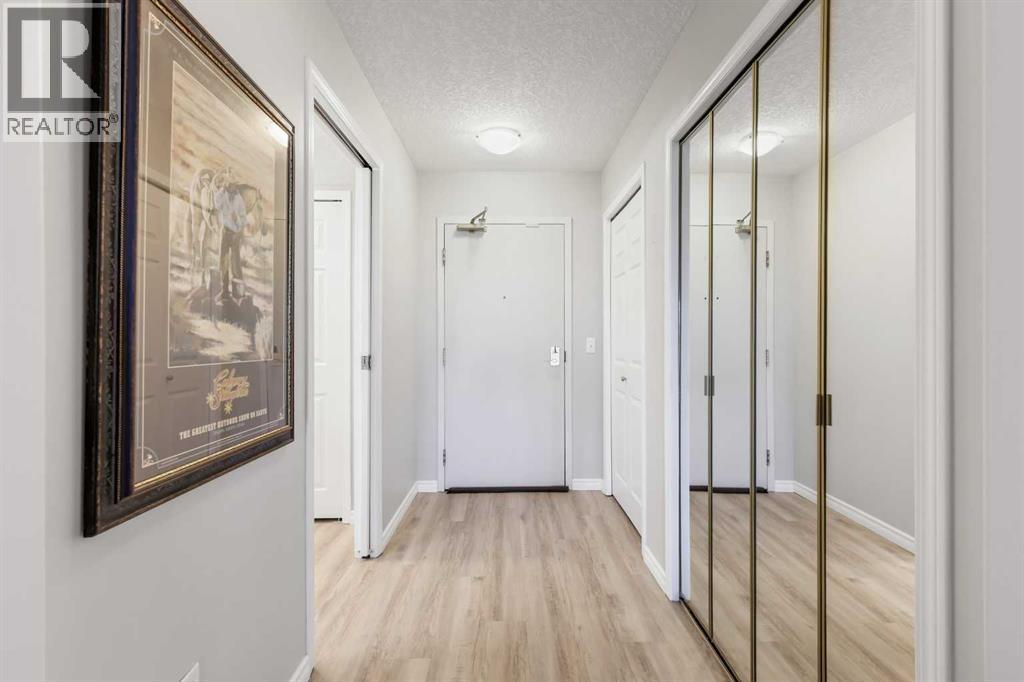 404, 7239 Sierra Morena Boulevard Sw, Calgary, Alberta  T3H 3L7 - Photo 2 - A2261782