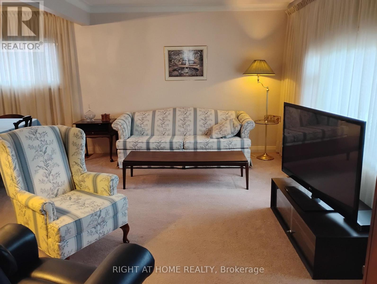 182 Flora Drive E, Toronto (Dorset Park), Ontario  M1P 1A9 - Photo 4 - E12401371