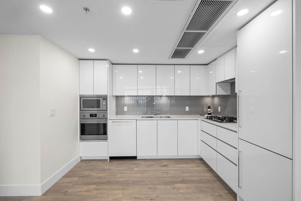 1901 10428 Whalley Boulevard, Surrey, British Columbia  V3T 1W6 - Photo 6 - R3048419