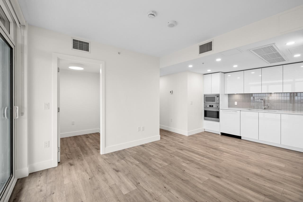 1901 10428 Whalley Boulevard, Surrey, British Columbia  V3T 1W6 - Photo 13 - R3048419