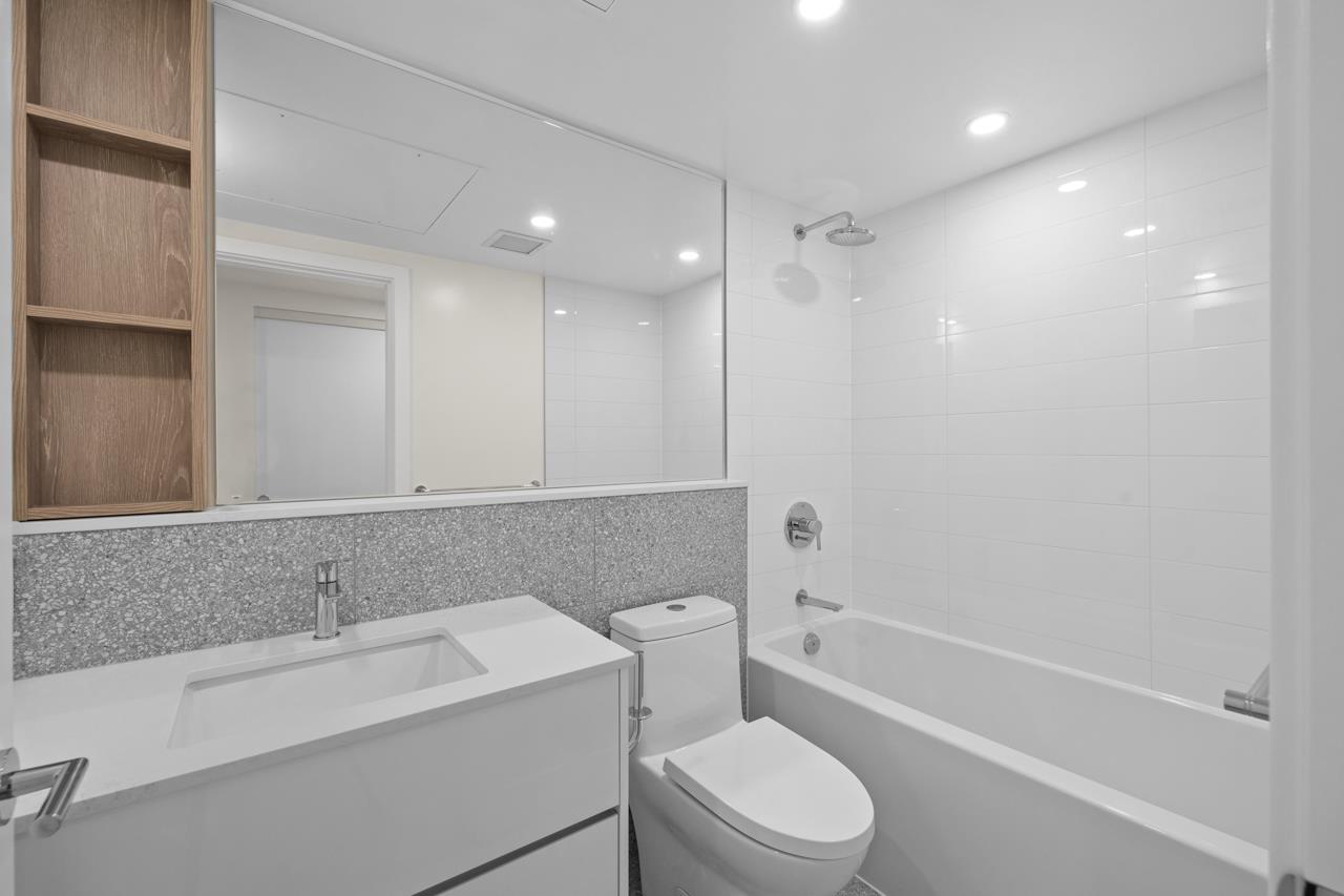 1901 10428 Whalley Boulevard, Surrey, British Columbia  V3T 1W6 - Photo 17 - R3048419