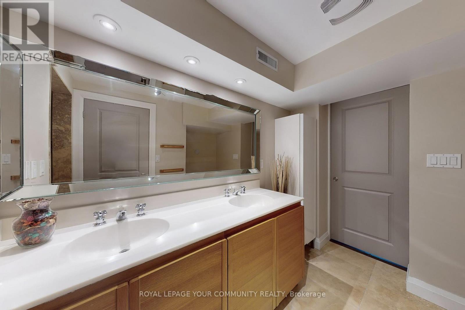 25 Alderdale Court, Toronto (Banbury-Don Mills), Ontario  M3B 2H8 - Photo 20 - C12443005