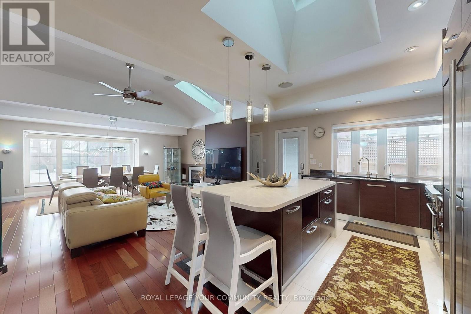 25 Alderdale Court, Toronto (Banbury-Don Mills), Ontario  M3B 2H8 - Photo 6 - C12443005