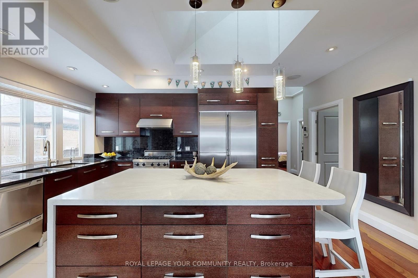 25 Alderdale Court, Toronto (Banbury-Don Mills), Ontario  M3B 2H8 - Photo 7 - C12443005