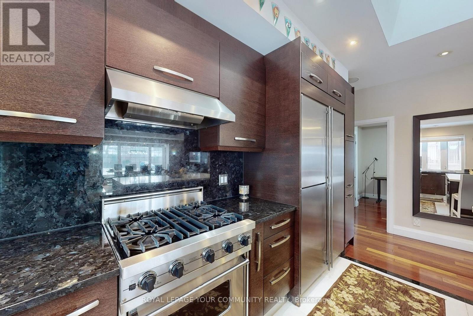 25 Alderdale Court, Toronto (Banbury-Don Mills), Ontario  M3B 2H8 - Photo 8 - C12443005