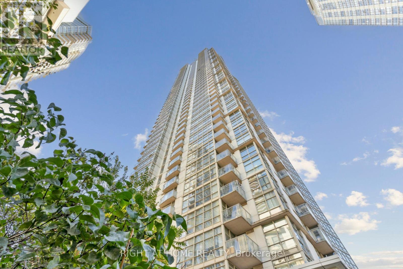 102 - 35 Mariner Terrace, Toronto (Waterfront Communities), Ontario  M5V 3V9 - Photo 1 - C12443064