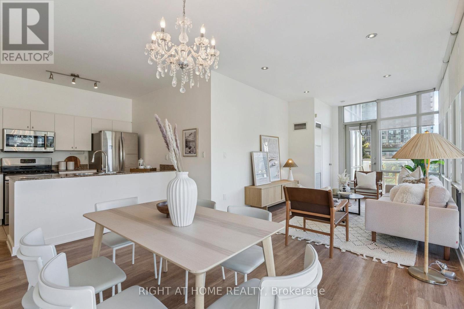 102 - 35 Mariner Terrace, Toronto (Waterfront Communities), Ontario  M5V 3V9 - Photo 11 - C12443064