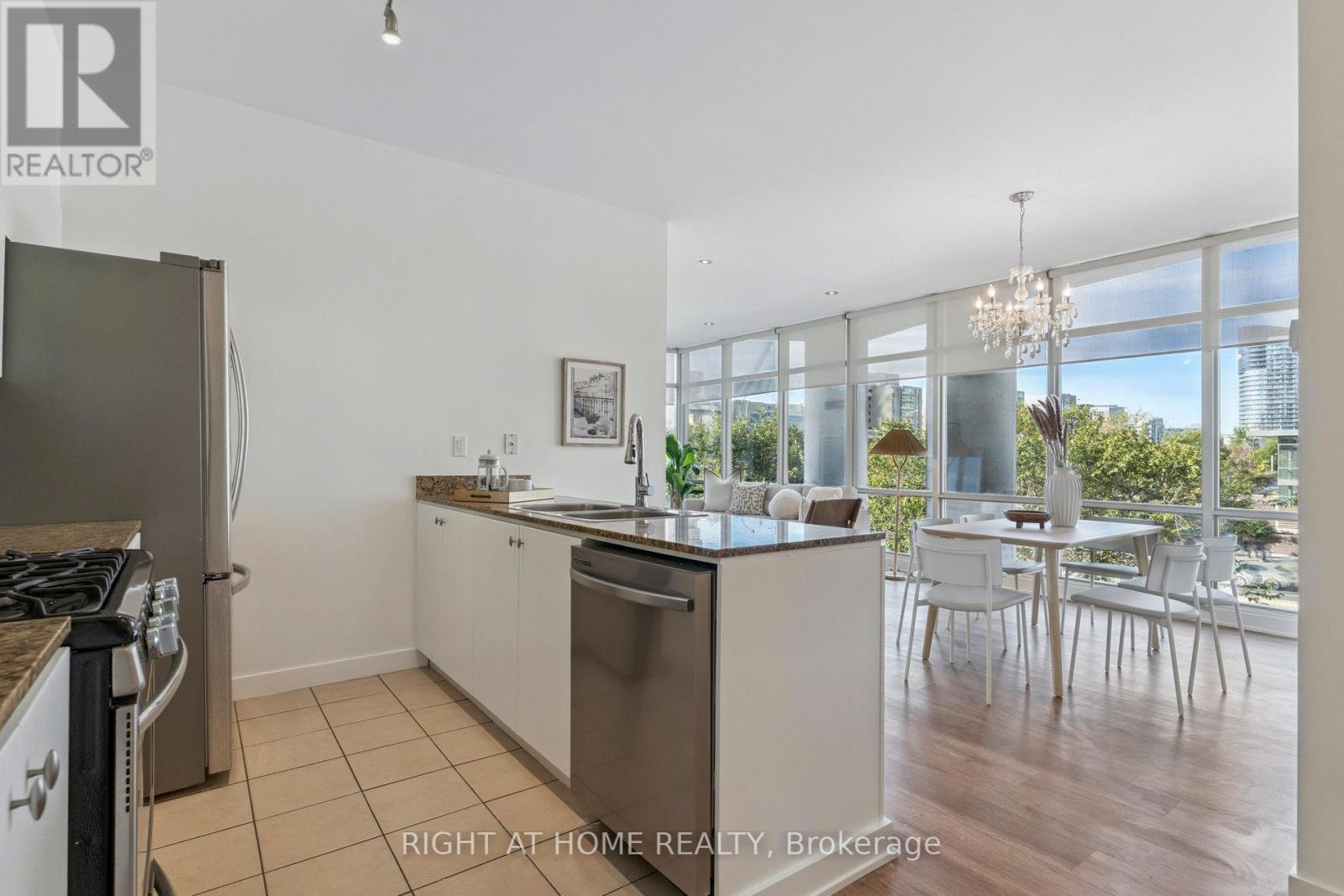 102 - 35 Mariner Terrace, Toronto (Waterfront Communities), Ontario  M5V 3V9 - Photo 13 - C12443064