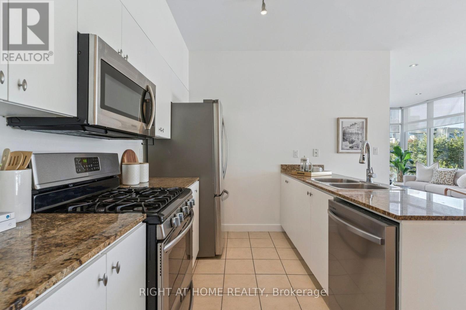 102 - 35 Mariner Terrace, Toronto (Waterfront Communities), Ontario  M5V 3V9 - Photo 14 - C12443064