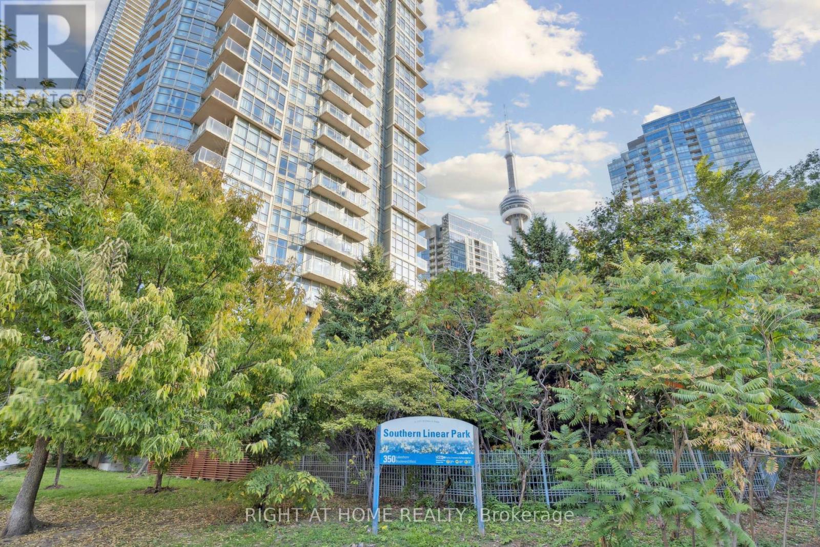 102 - 35 Mariner Terrace, Toronto (Waterfront Communities), Ontario  M5V 3V9 - Photo 2 - C12443064