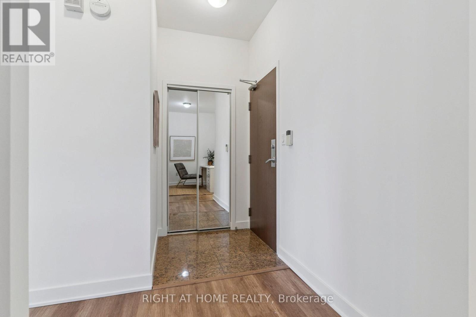 102 - 35 Mariner Terrace, Toronto (Waterfront Communities), Ontario  M5V 3V9 - Photo 4 - C12443064