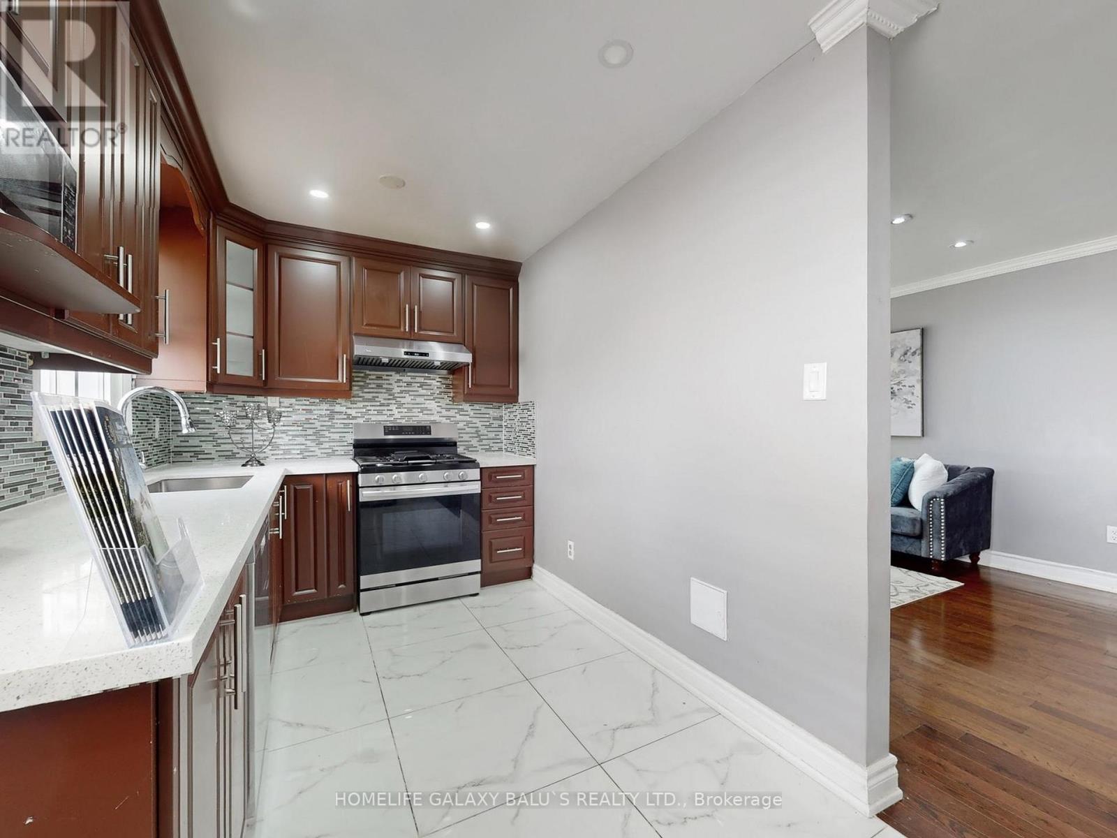 76 Lowry Square, Toronto (Malvern), Ontario  M1B 1N6 - Photo 10 - E12443035