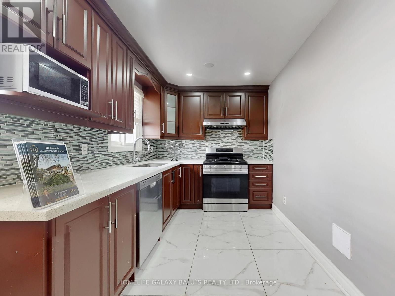76 Lowry Square, Toronto (Malvern), Ontario  M1B 1N6 - Photo 11 - E12443035